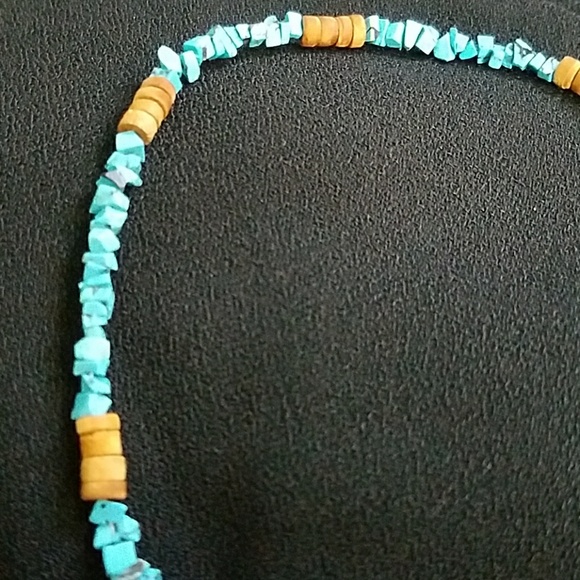 BLUE STONE NECKLACE WITH WOODEN BEADS - Picture 2 of 3